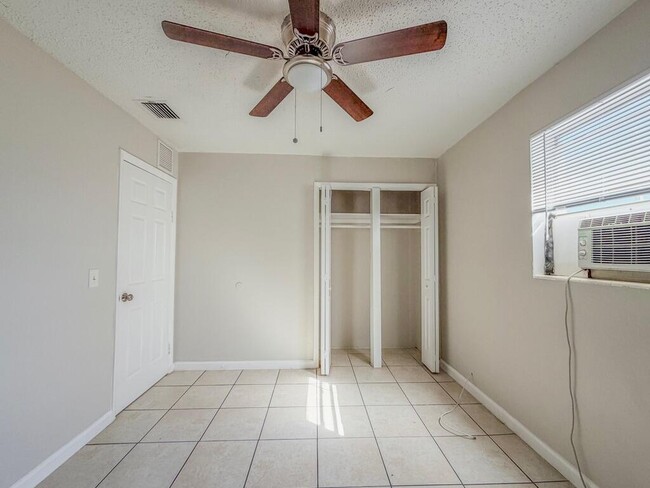 Building Photo - 1003 8th St