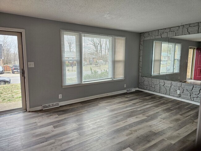 Building Photo - Coming SOON! 4 Bedroom with 2 living rooms! 1.5 Bath near Dover Rd!