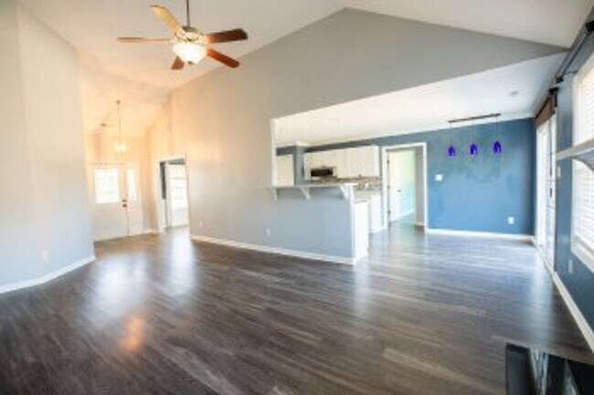 Building Photo - 111 Harvest Moon Dr