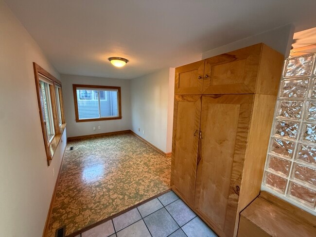 Building Photo - 1333 E Wilson St