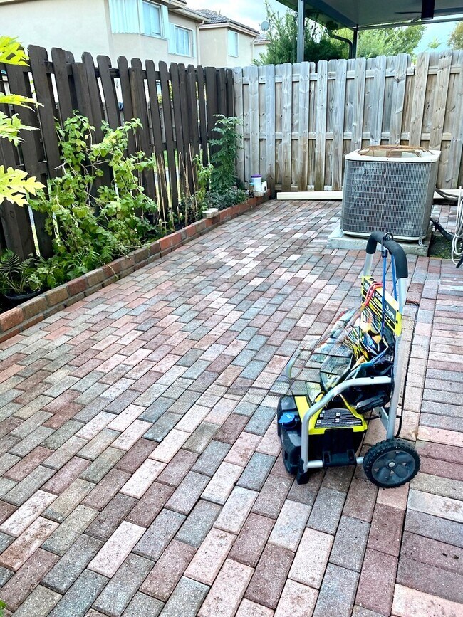 Building Photo - 11210 NW 73rd Terrace