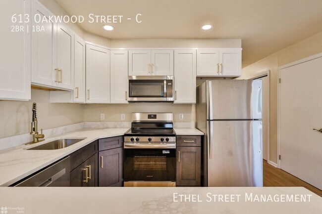 Building Photo - 613 Oakwood St