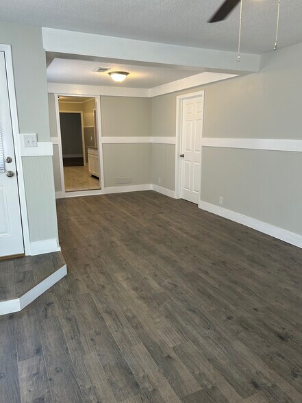 Building Photo - 600 Villard Dr