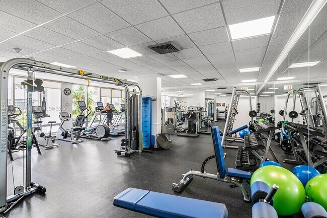 Building Photo - 2100 S Ocean Ln