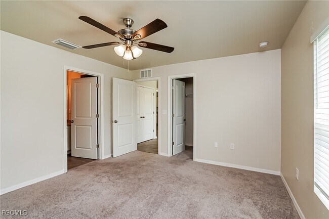 Building Photo - 4165 NE 9th Pl