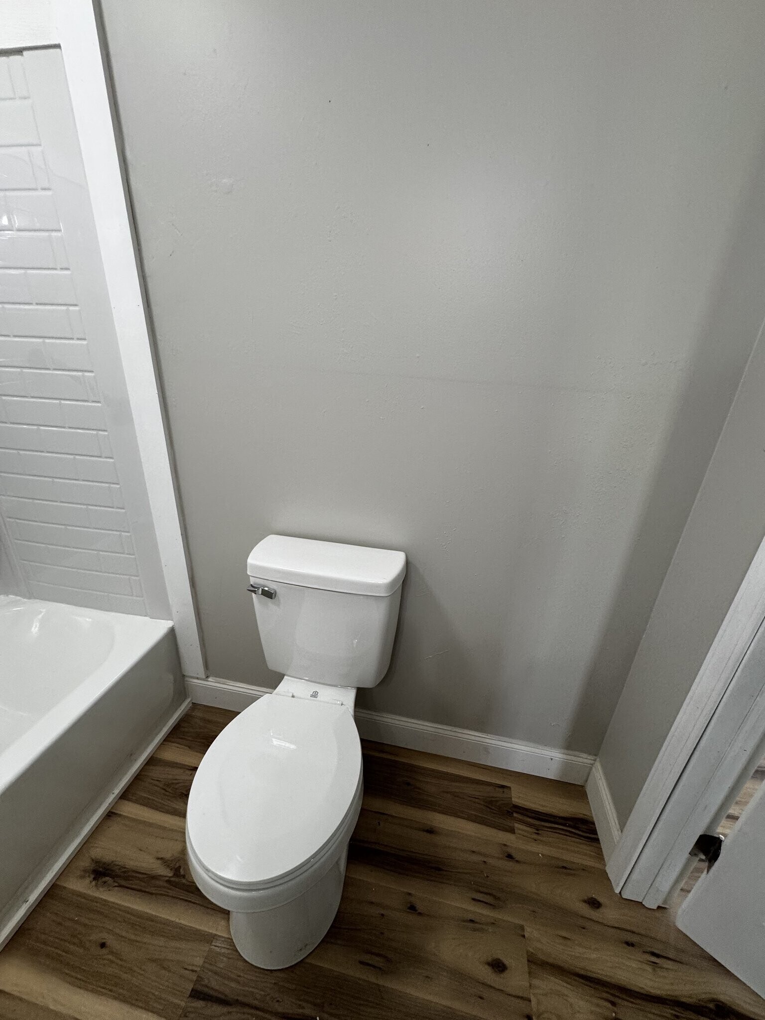 Building Photo - 118 Bank St