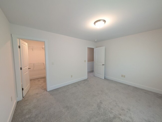 Building Photo - Weaverville Rental