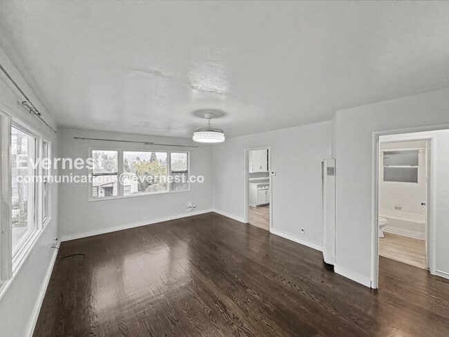 Building Photo - 6618 Laird Ave