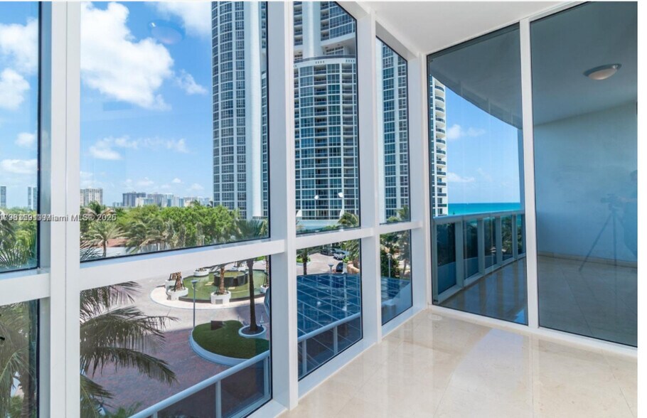 Building Photo - 18101 Collins Ave