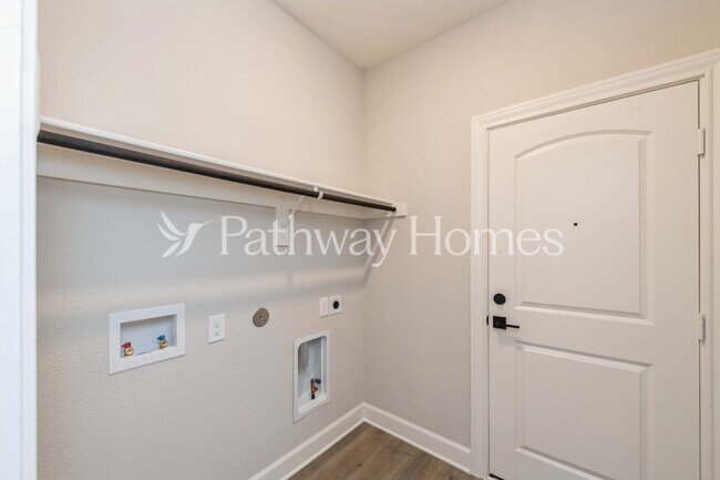 Building Photo - 628 Brookside Dr