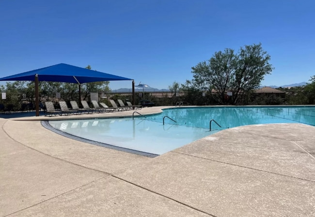 Building Photo - 4 bedroom 2 bath house