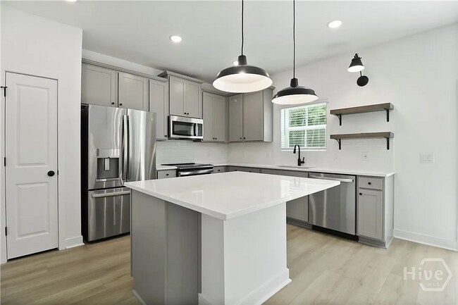 Building Photo - Beautiful 5-Bedroom, 3-Bath Home in Bloomingdale – Pet Friendly!