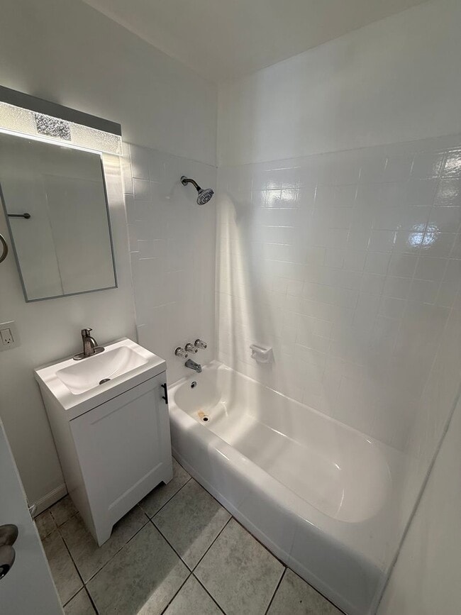 Building Photo - Spacious 1 Bedroom 1 Bath in the City of Norwalk, CA. Won't Last Long!