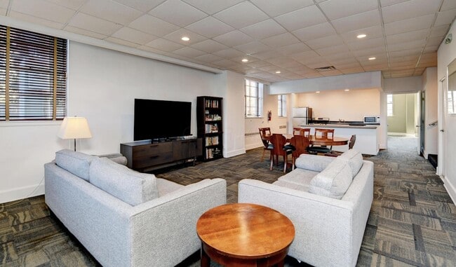 Building Photo - 1620 E Broad St