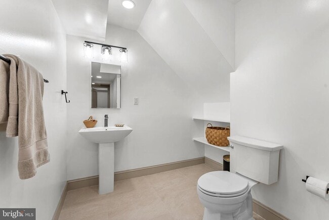 Building Photo - 2820 Ellicott St NW