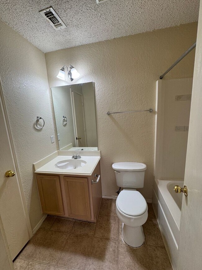 Building Photo - 7530 Kings Tr