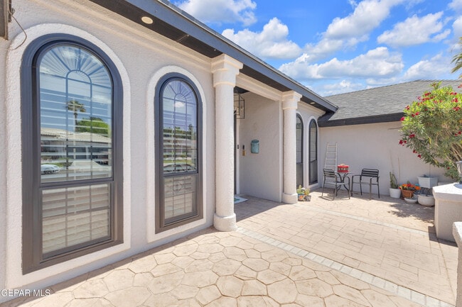 Building Photo - 2085 Paseo Del Prado Dr
