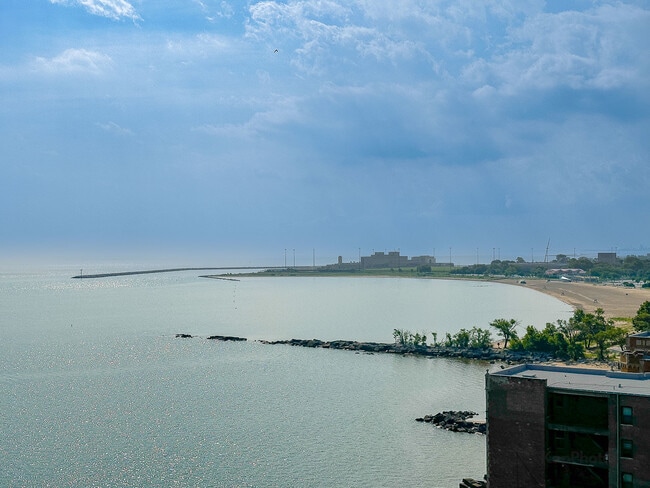 Building Photo - 7337 S South Shore Dr