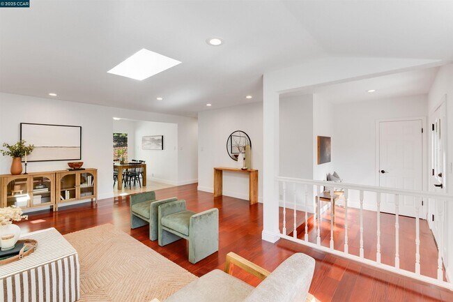 Building Photo - 2424 San Miguel Dr