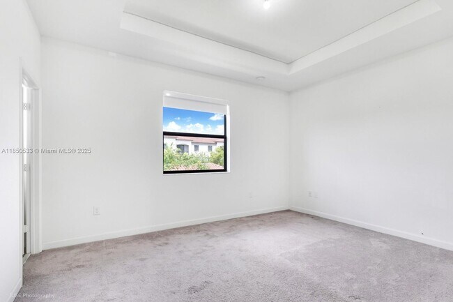 Building Photo - 20944 NE 8th Ave