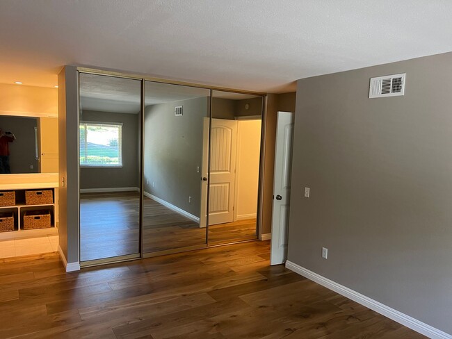 Building Photo - Oaks North Townhome with Views