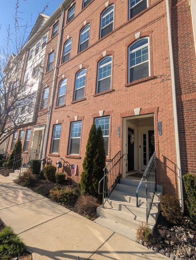 Building Photo - Ground level (two story) Condo in Westview South Community available early April!