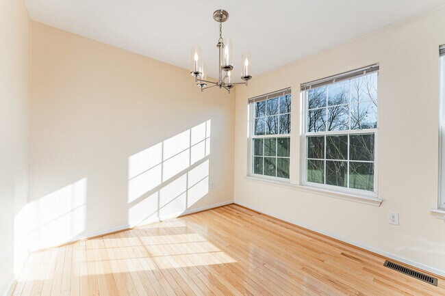 Building Photo - 243 Raven Run