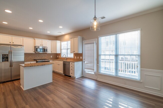 Building Photo - Gorgeous Townhome in the Heart of Fort Mill’s Baxter Village!