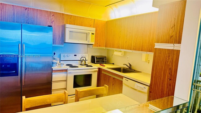 Building Photo - 2401 S Ocean Dr