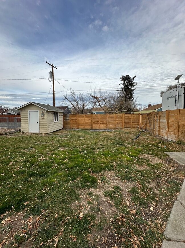 Building Photo - Vintage Character, Modern Finishes! Spacio...