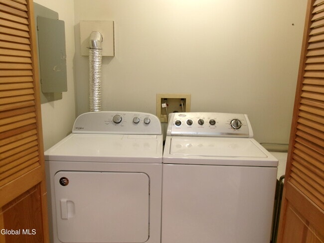 Building Photo - 222 S Ten Broeck St