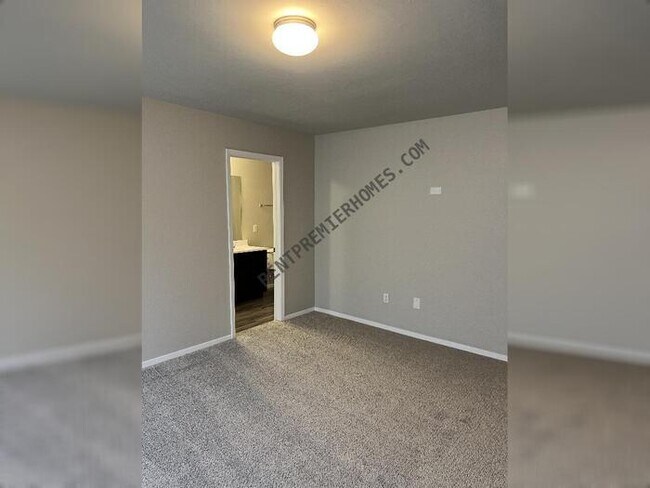 Building Photo - 1840 Land Run Dr