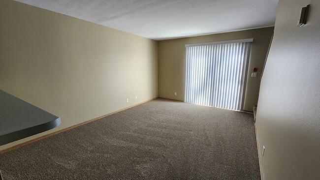 Building Photo - 2 Bedroom, 1 1/2 Bathrooms With Attached Garage! Available May 1st!