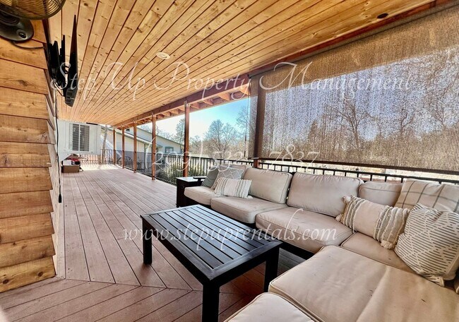 Building Photo - Stunning 3 Bedroom 2 Bath Home In Soulsbyville!!!