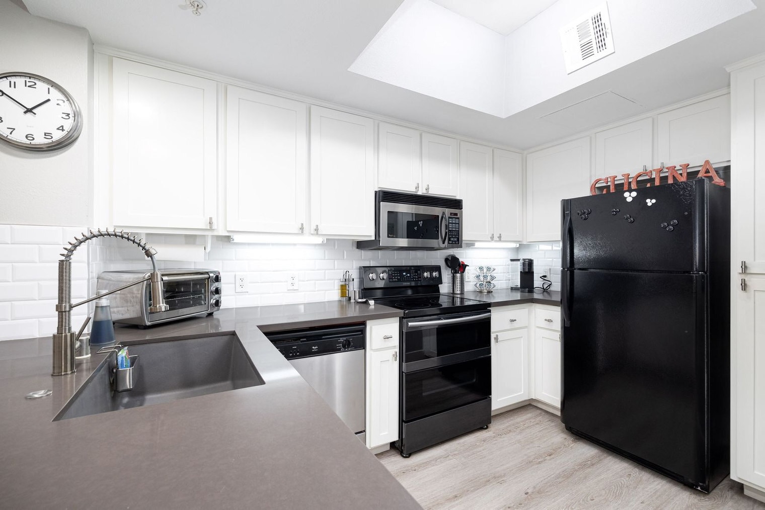 Building Photo - 2419 Fifth Avenue-SI FL1-ID1335156P