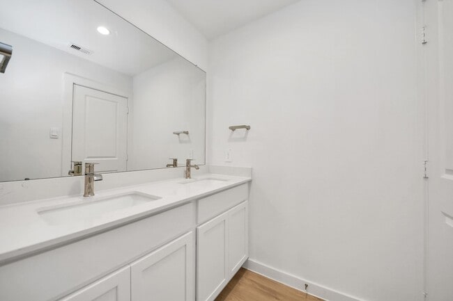 Building Photo - 7811 Bel Fiore Dr