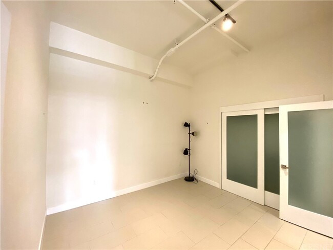 Building Photo - 939 S Broadway-