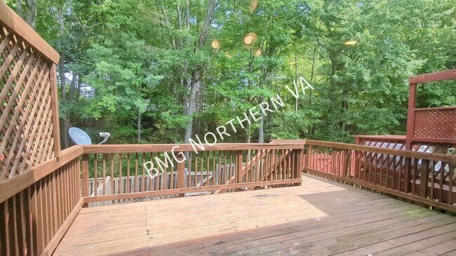 Building Photo - 10207 Magnolia Grove Dr