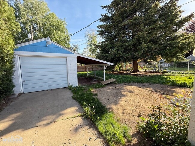 Building Photo - West Yakima 3-Bedroom Home with Spacious Living Areas