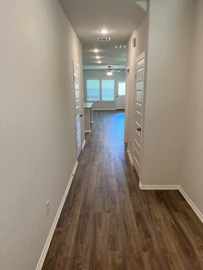 Building Photo - 26010 Emory Holw Dr