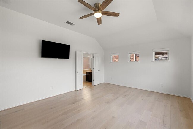 Building Photo - 450 Blossom Vly Strm