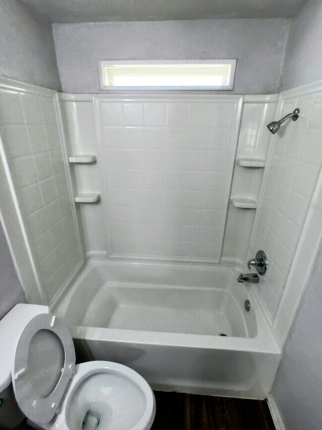 Building Photo - Epperly Heights School- FIRST FULL MONTH FREE, HAPPY HOLIDAYS!