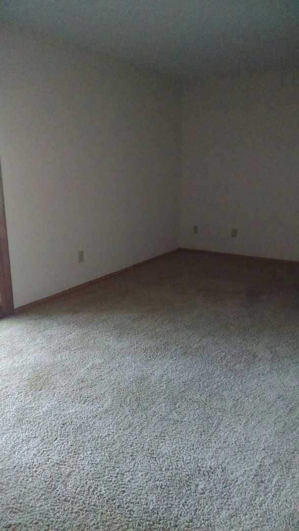 Building Photo - 3 Bedroom, Spacious Townhome- Available July 2026!