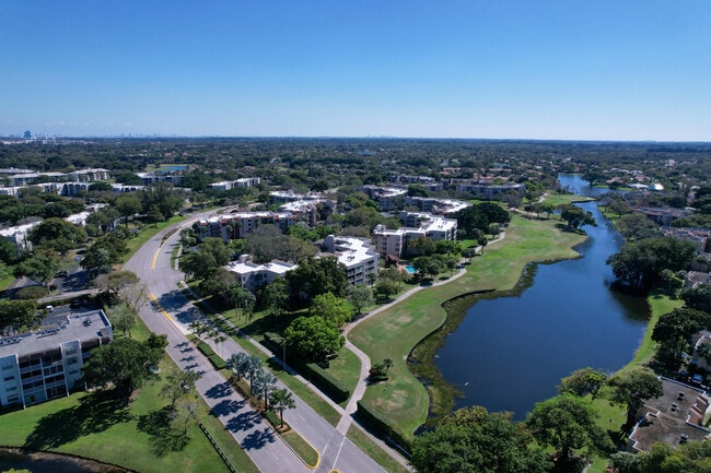 Building Photo - 1831 Sabal Palm Dr