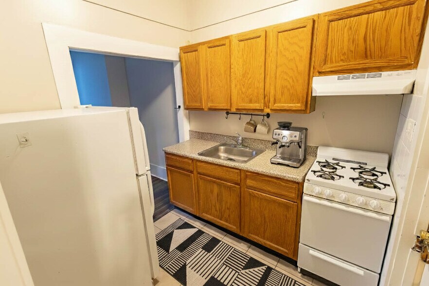 Building Photo - 4016 Spruce St