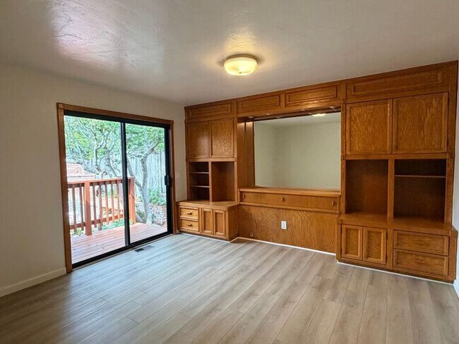 Building Photo - Conveniently Located in Pacific Grove – Lovely 2 Bedroom, 2 Bathroom Cottage-Style Home