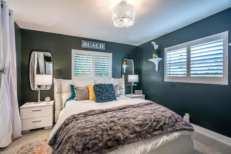 Building Photo - 100 Venetian Dr