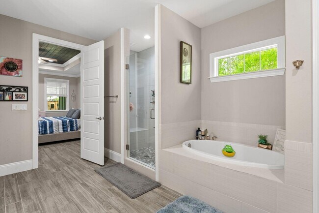 Building Photo - 106 Hibernate Way