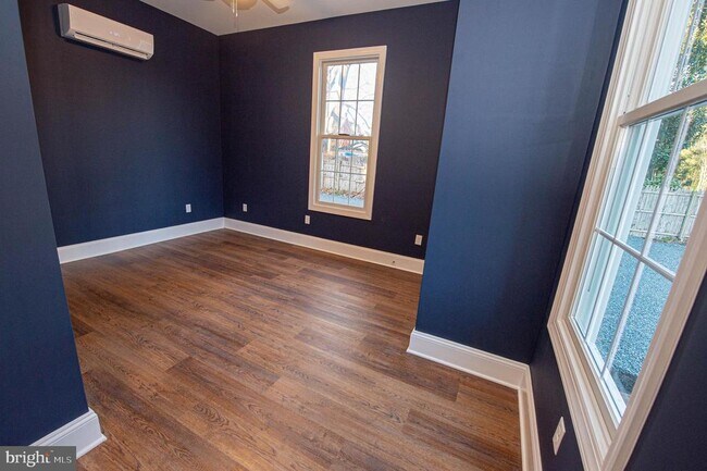 Building Photo - 106 Colonial Ct