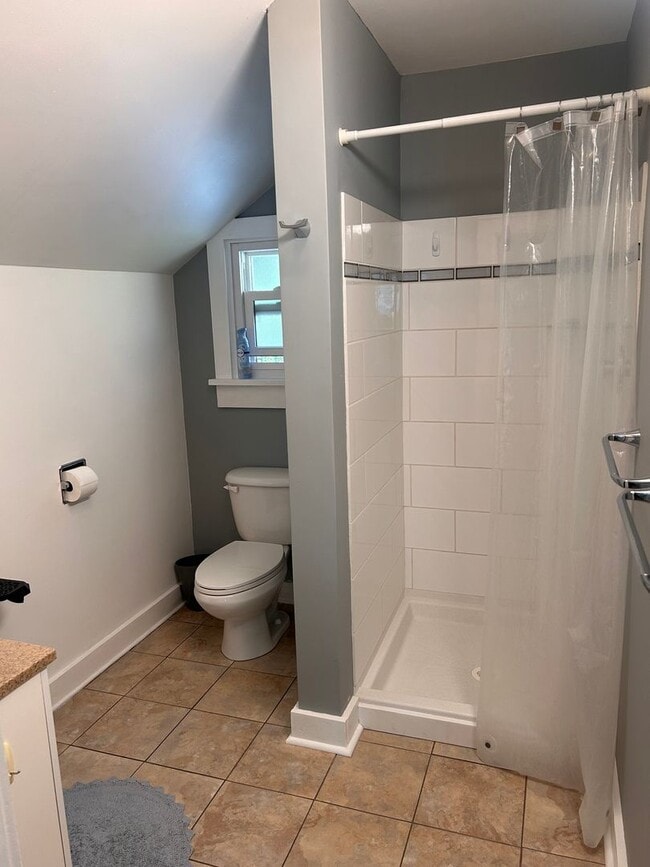 Building Photo - Beautiful, Spacious Studio – Fully Remodel...